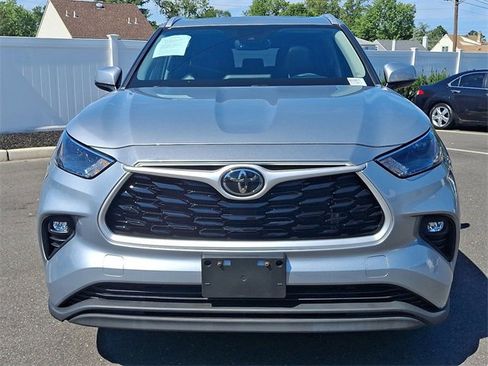 Certified 2022 Toyota Highlander XLE image 2