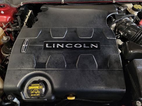 Used 2013 Lincoln MKZ image 30