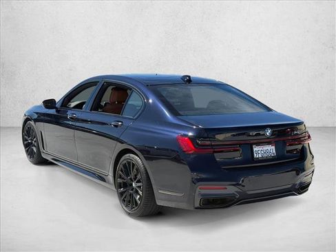 Used 2020 BMW 740i w/ M Sport Package image 7