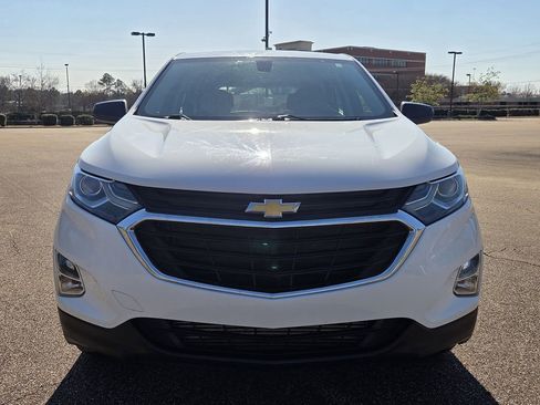 Used 2019 Chevrolet Equinox LS image 2