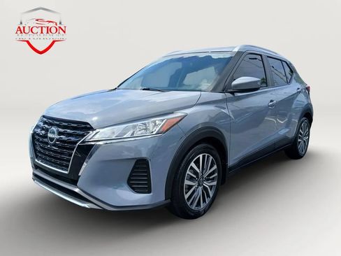 Used 2022 Nissan Kicks SV FWD image 1