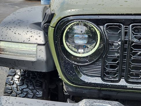 Certified 2024 Jeep Wrangler Unlimited AWD/4WD image 9
