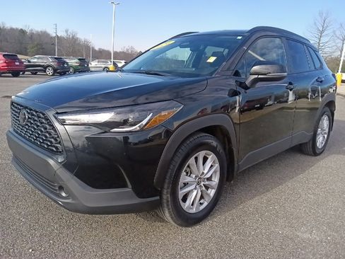 Used 2024 Toyota Corolla Cross LE w/ Moonroof Package image 7