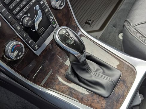 Used 2016 Volvo XC70 T5 Premier w/ Proximity Package image 16