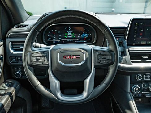 Used 2024 GMC Yukon SLT w/ SLT Luxury Package AWD/4WD image 42