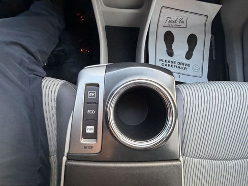 Used 2017 Toyota Prius V Three w/ Carpet Mat Package image 17