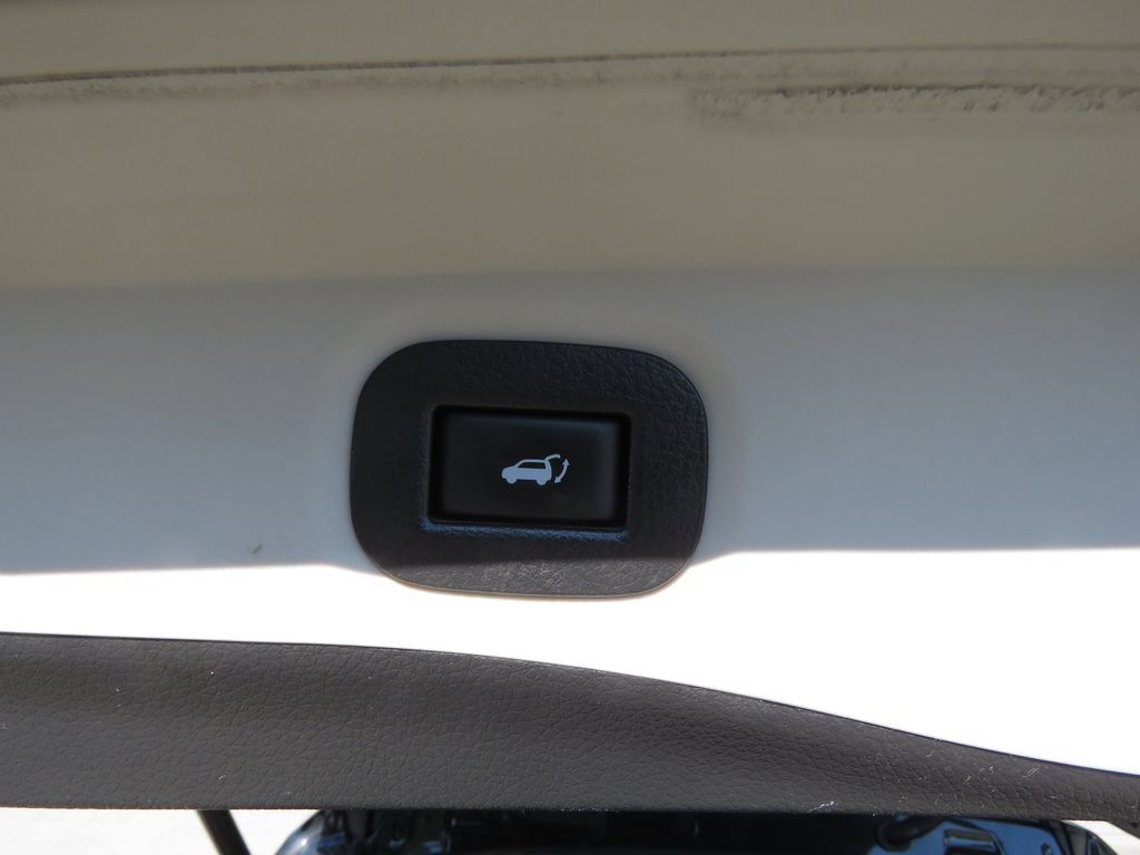 Used 2019 Nissan Rogue SV w/ Premium Package AWD/4WD image 18