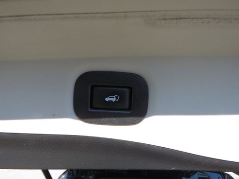Used 2019 Nissan Rogue SV w/ Premium Package AWD/4WD image 18