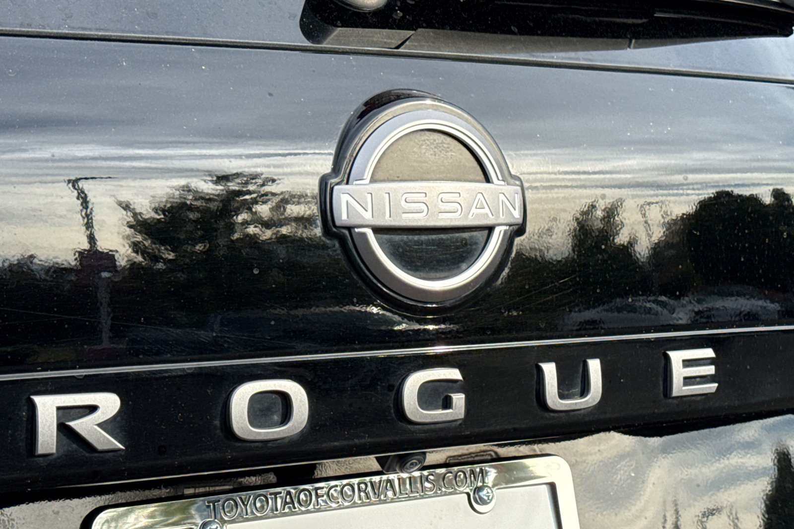 Used 2024 Nissan Rogue S FWD image 27