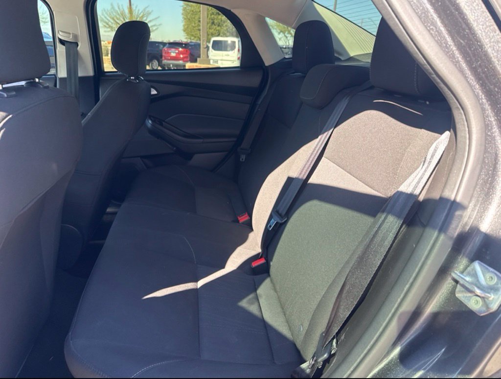 Used 2018 Ford Focus SE w/ SE Appearance Package FWD image 11