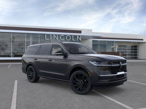 New 2026 Lincoln Navigator Reserve w/ Jet Appearance Package AWD/4WD image 7