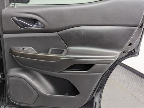 Used 2019 GMC Acadia SLT FWD image 18