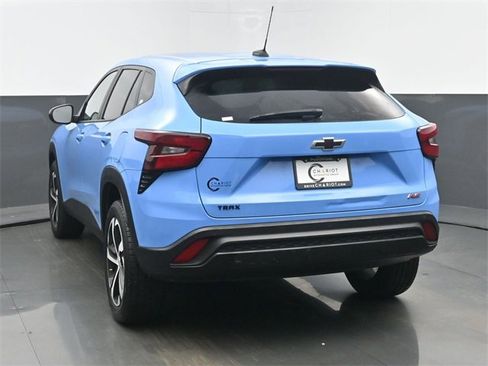 Certified 2024 Chevrolet Trax RS w/ Driver Confidence Package image 4