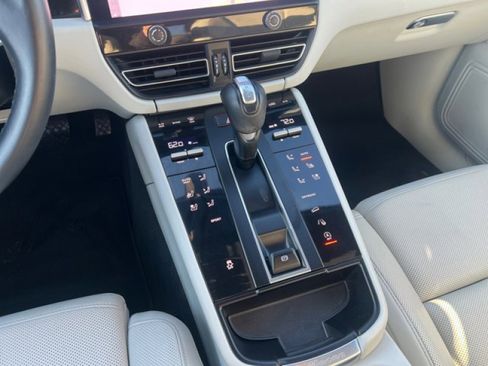 Used 2023 Porsche Macan image 14