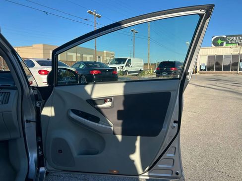 Used 2011 Toyota Prius One image 12