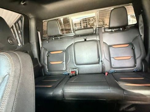 Used 2022 GMC Sierra 1500 AT4 w/ AT4 Preferred Package AWD/4WD image 17