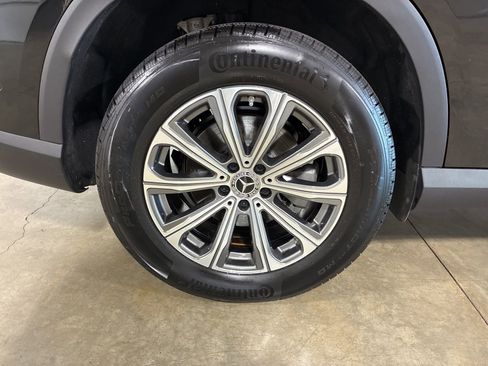 Used 2025 Mercedes-Benz GLC 300 4MATIC image 29