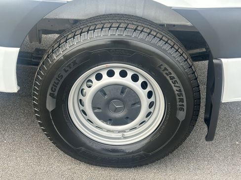 Used 2024 Mercedes-Benz Sprinter 2500 image 23