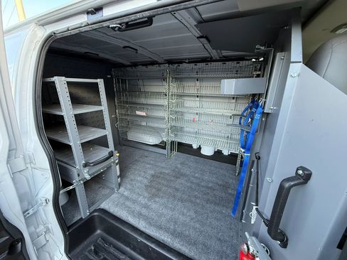 Used 2021 Chevrolet Express 2500 RWD image 18