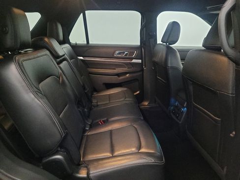 Used 2018 Ford Explorer Limited image 19