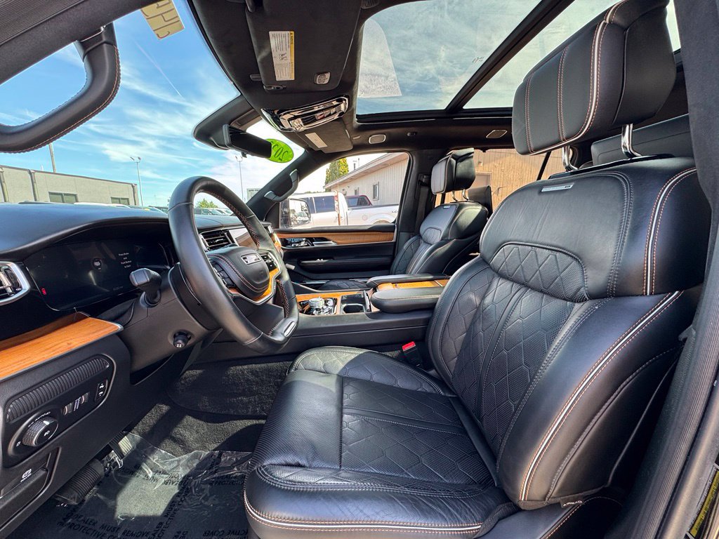 Used 2022 Jeep Grand Wagoneer Series III w/ Rear-Seat Entertainment Group AWD/4WD image 19