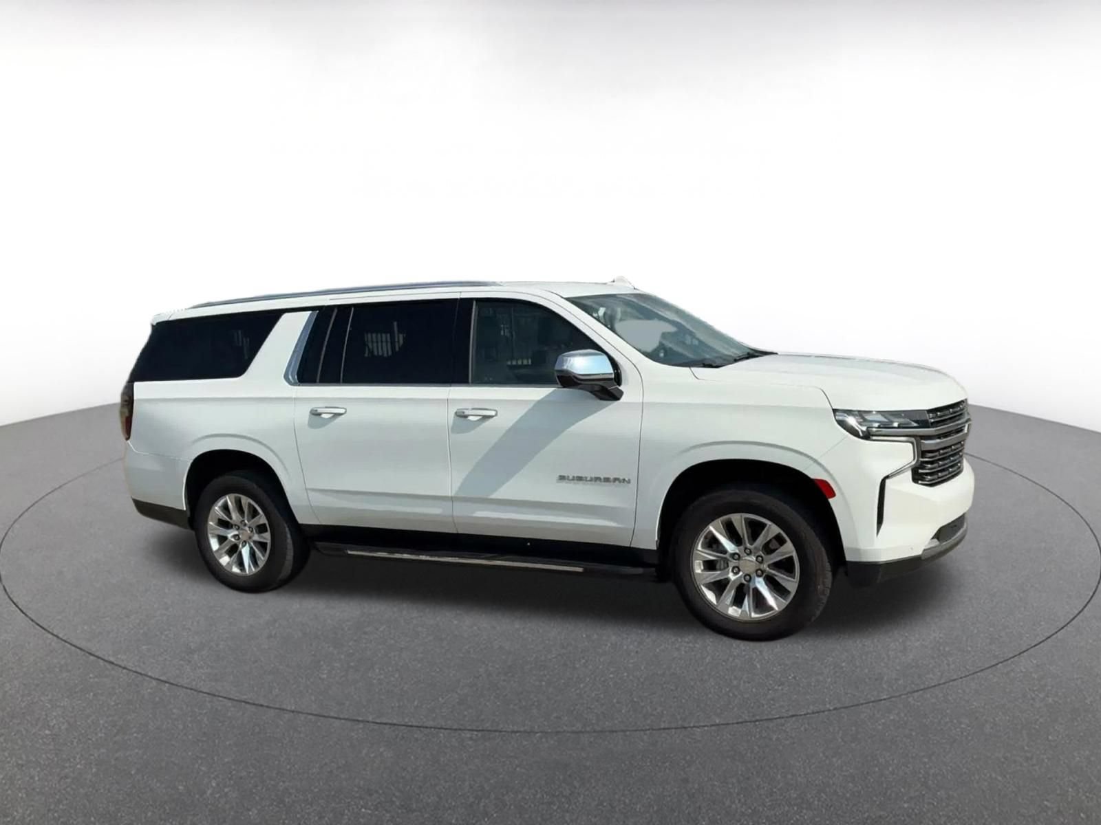 Used 2023 Chevrolet Suburban Premier AWD/4WD image 2