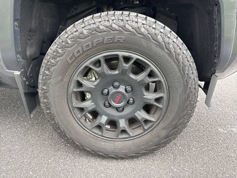 Used 2024 Toyota Tacoma Limited w/ Limited Package (LT) AWD/4WD image 11