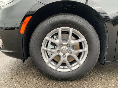 New 2026 Chrysler Pacifica Select image 31