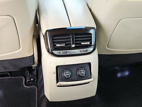 Used 2018 Genesis G90 3.3T Premium image 18