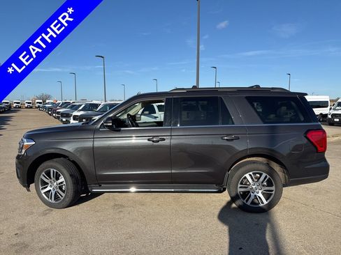 Used 2023 Ford Expedition XLT image 3