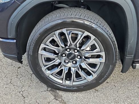Used 2025 GMC Sierra 1500 Denali Ultimate AWD/4WD image 5