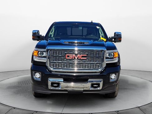 Used 2018 GMC Sierra 2500 Denali w/ Duramax Plus Package AWD/4WD image 2