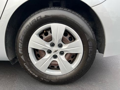 Used 2018 Chevrolet Cruze LS image 19