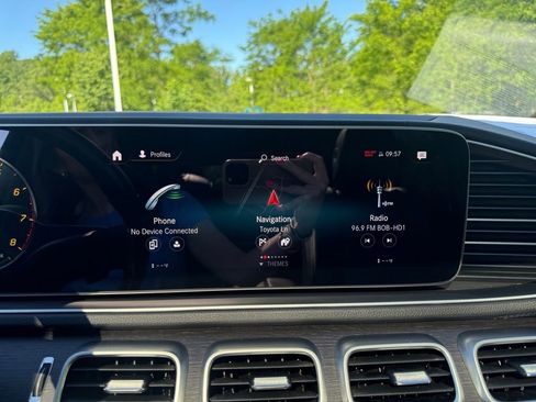 Used 2021 Mercedes-Benz GLS 450 4MATIC image 17