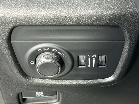 Used 2023 Jeep Grand Cherokee L Laredo image 10