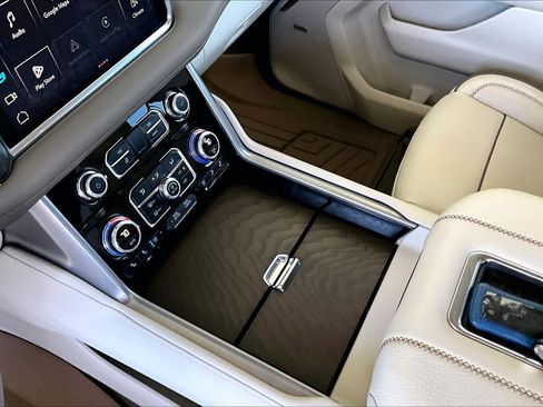 Used 2024 GMC Yukon Denali image 16