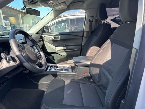 Used 2023 Ford Explorer XLT image 7