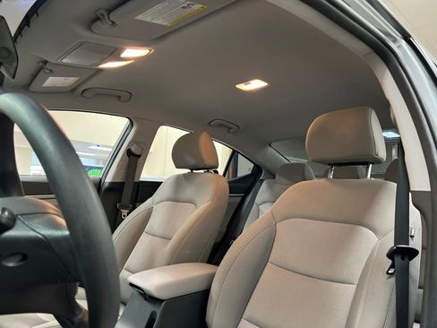 Used 2017 Hyundai Elantra SE image 23