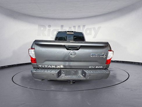 Used 2018 Nissan Titan SV w/ SV Convenience Package AWD/4WD image 4