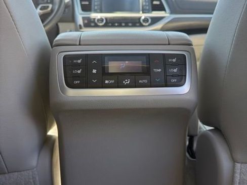 Used 2017 Toyota Highlander Limited Platinum AWD/4WD image 9