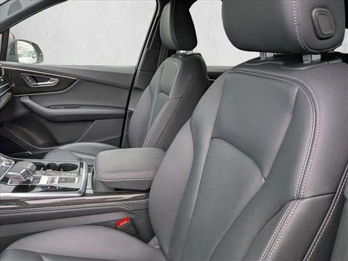 Used 2025 Audi Q7 3.0T Premium Plus image 12