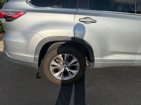 Used 2015 Toyota Highlander Plus FWD image 9