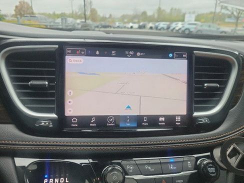 Used 2023 Chrysler Pacifica Pinnacle image 9