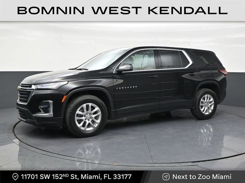 Used 2023 Chevrolet Traverse LS image 1