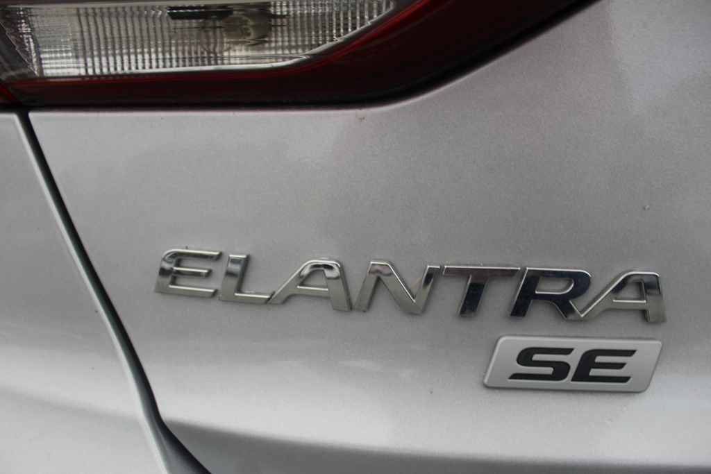 Used 2017 Hyundai Elantra SE FWD image 7