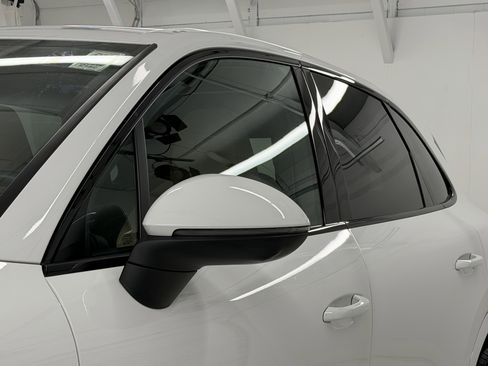 Certified 2023 Porsche Cayenne Platinum Edition image 19