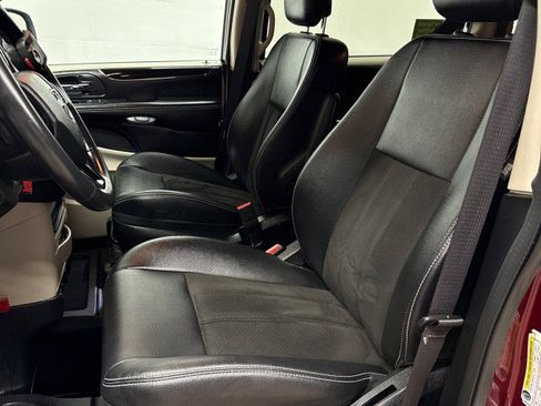 Used 2019 Dodge Grand Caravan SXT FWD image 35