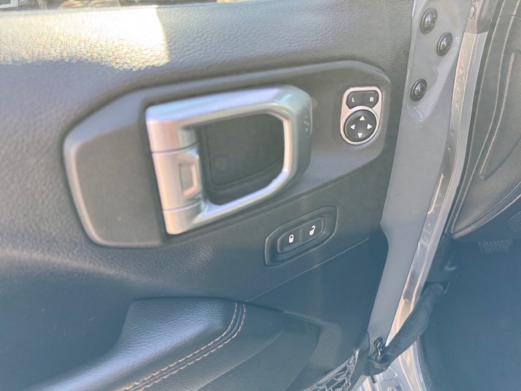 Used 2023 Jeep Gladiator Overland AWD/4WD image 17