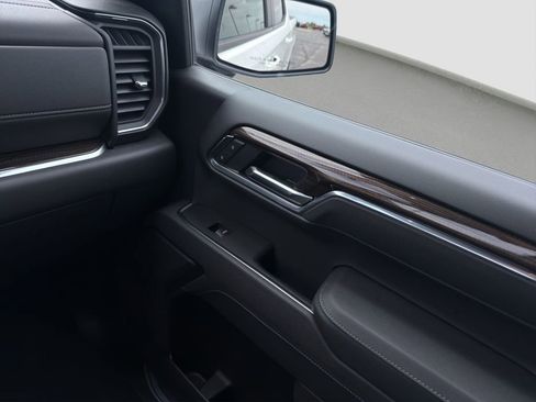 Used 2025 Chevrolet Silverado 1500 LT AWD/4WD image 17