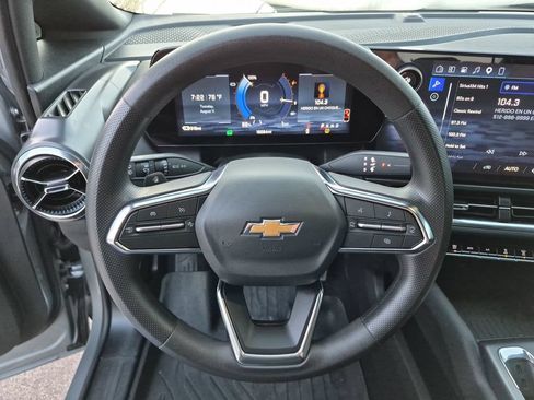 Used 2026 Chevrolet Equinox EV LT FWD image 22